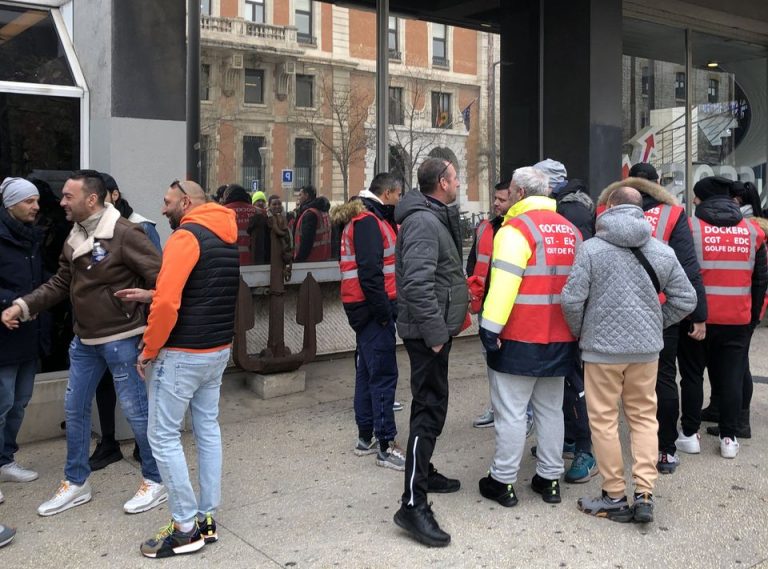 Transition énergétique : les dockers de Fos brandissent un nouveau conflit social