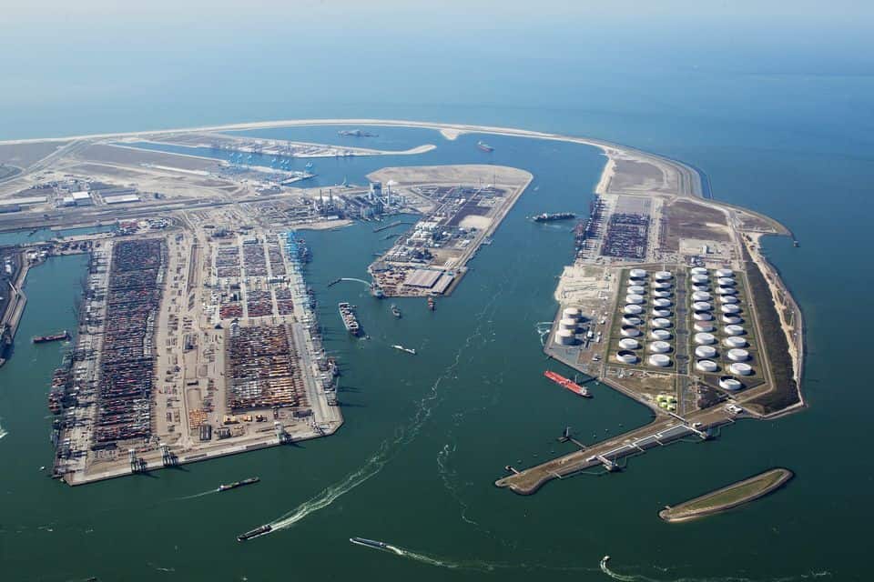 Crise économique et guerre ont freiné le port de Rotterdam en 2022