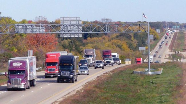 Camions sur l'autoroute du Wisconsin