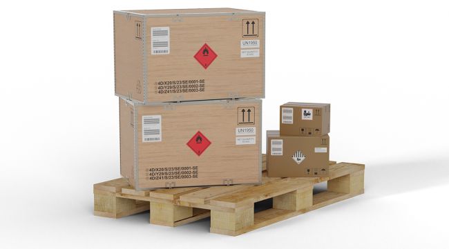 Une palette de marchandises dangereuses mélangées