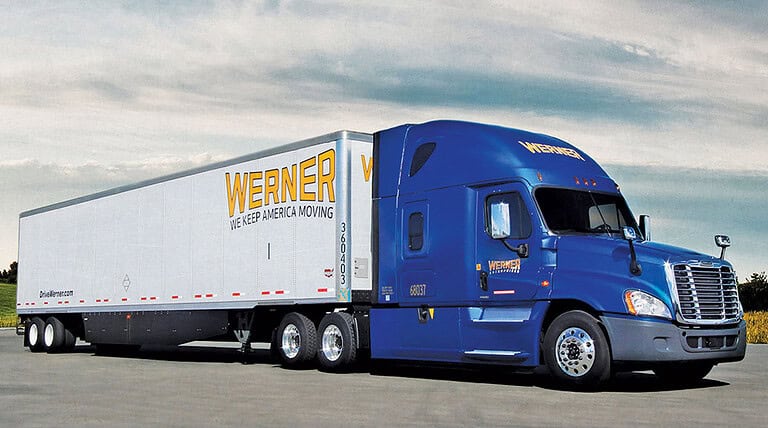 Camion Werner Enterprises sur la route