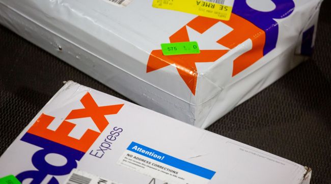 Colis dans un établissement FedEx Express