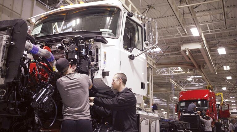 Camions Mack en production