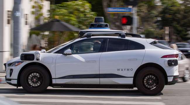 Robot-taxi Waymo