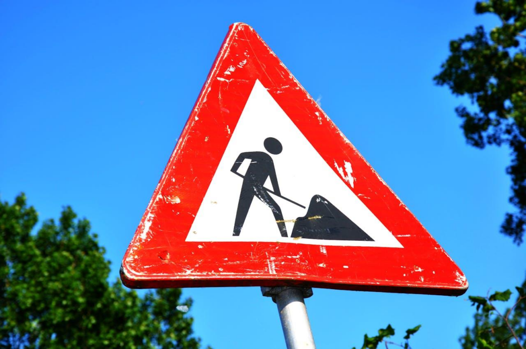 Pourquoi utiliser des pictogrammes et panneaux de chantier ?