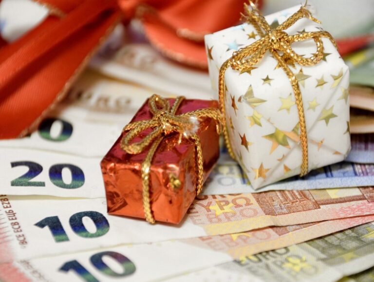 Prime de Noël : bénéficiaires et date de versement par la CAF Aide ...