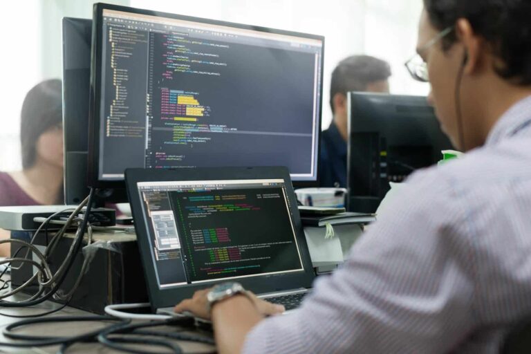 Salaire développeur web : de combien est-il selon les spécialités ?
