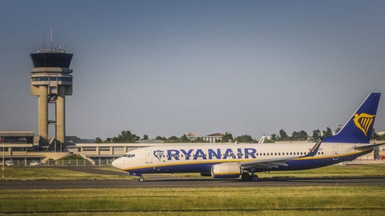 Le trafic aérien de Tours contrôlé depuis Toulouse à l'horizon ...