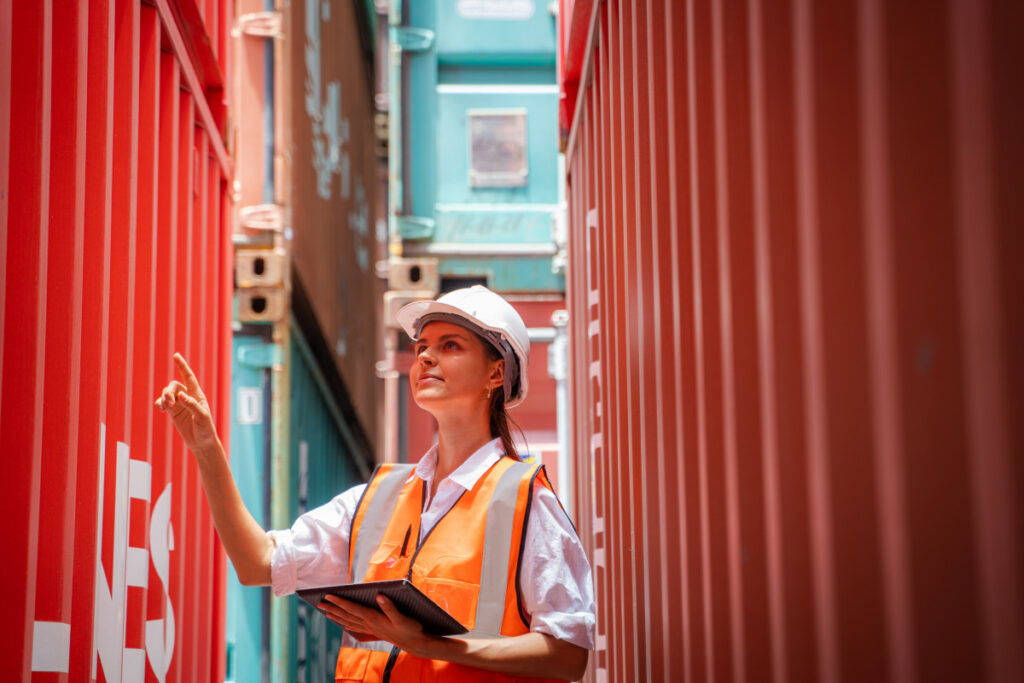 international-shipping-logistics-logistics-workers-2023-11-27-04-59-24-utc