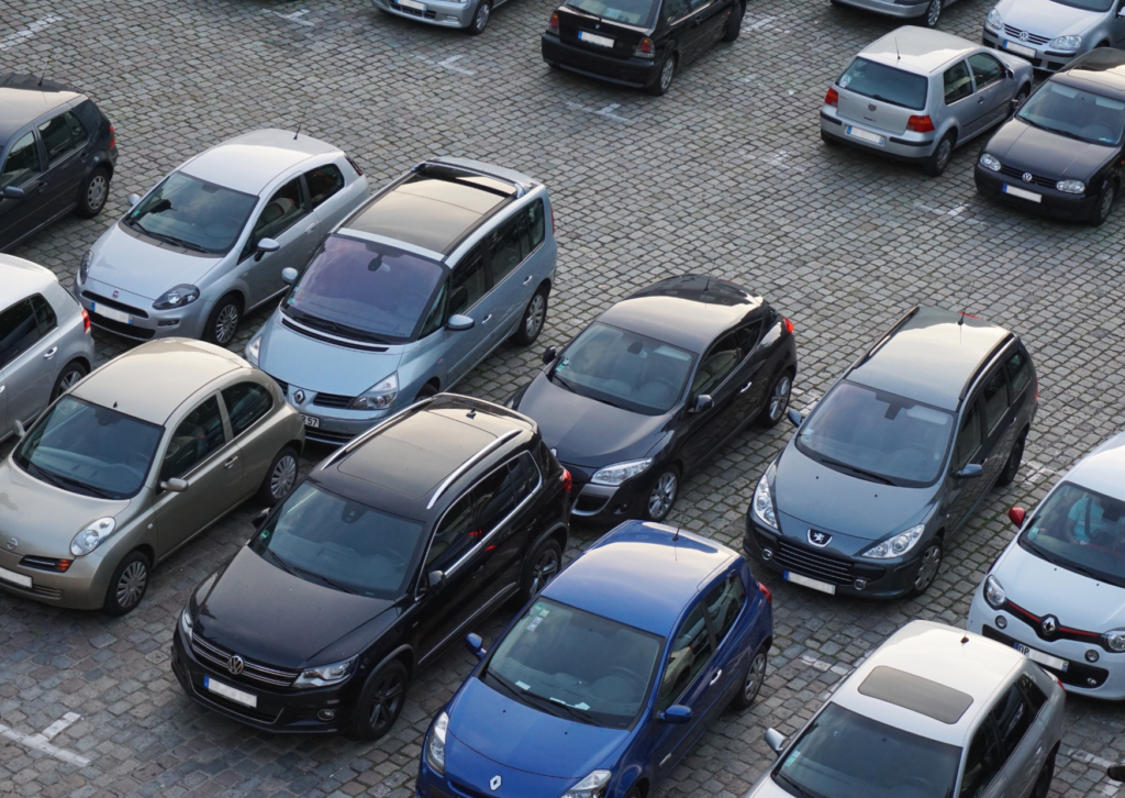 parking avec voitures