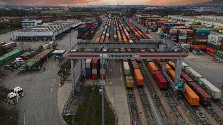 Évolution du salaire médian des cadres en logistique et transport en France